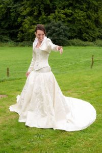 yourshape-korsett-hochzeit-brautkleid-weiß-creme
